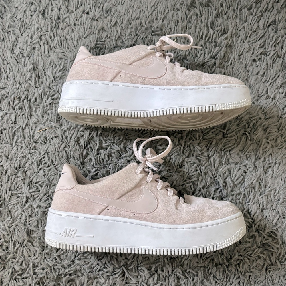 Nike Women’s Air Force 1 Sage Suede Pink Sneakers